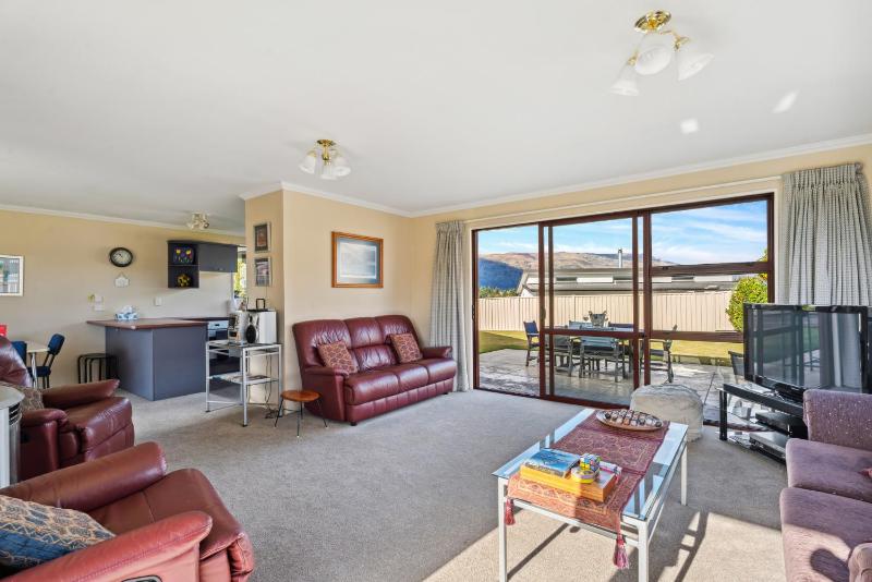 Alpine Scenery - Wanaka Holiday Home - image 16
