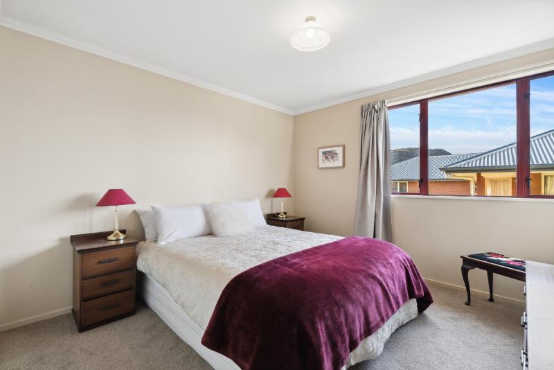 Alpine Scenery - Wanaka Holiday Home - image 11