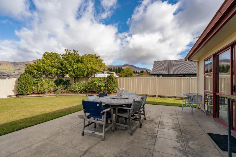 Alpine Scenery - Wanaka Holiday Home - image 14