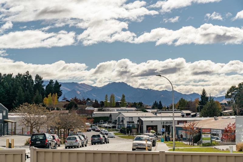 Alpine Scenery - Wanaka Holiday Home - image 10