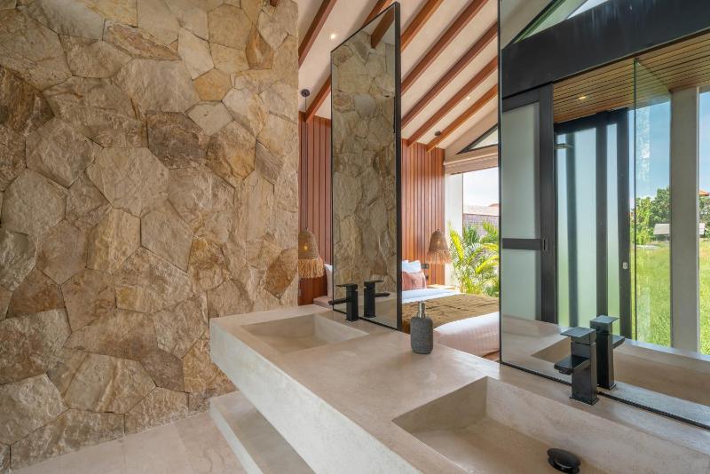 Villa Naoki - 1BR Architectural Gem Next to The Beach in Canggu - image 3