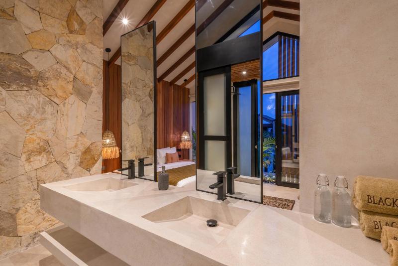Villa Naoki - 1BR Architectural Gem Next to The Beach in Canggu - image 45
