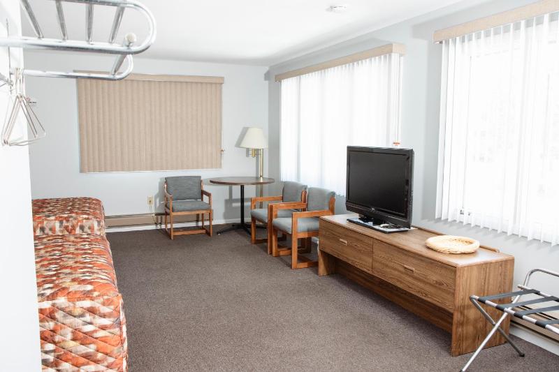 Standard Double Room with Two Double Beds image 4