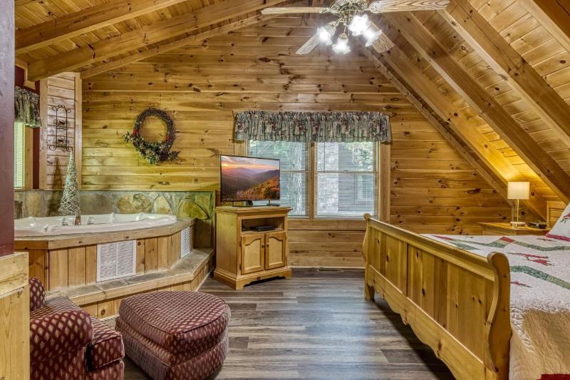 ER215 - Red Bird Haven cabin - image 6