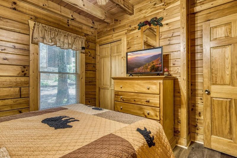 ER215 - Red Bird Haven cabin - image 10