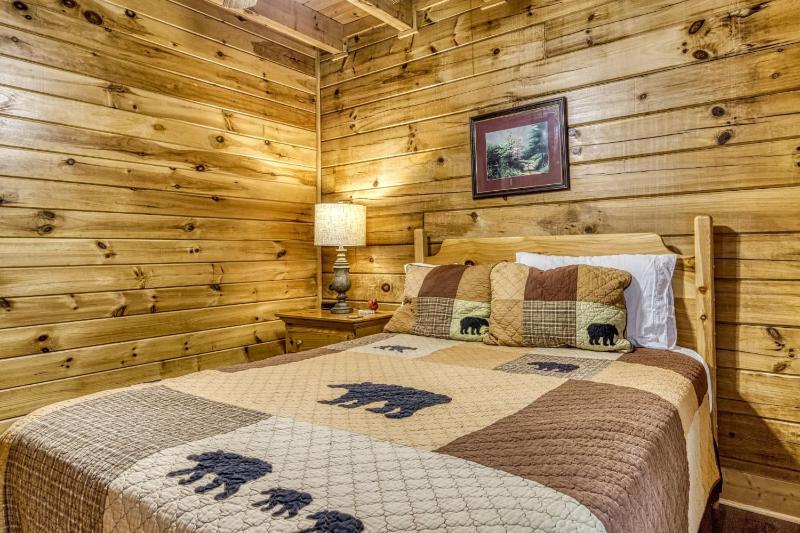 ER215 - Red Bird Haven cabin - image 13