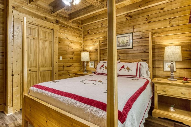 ER215 - Red Bird Haven cabin - image 30