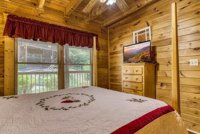 ER215 - Red Bird Haven cabin - image 20