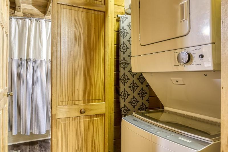 ER215 - Red Bird Haven cabin - image 35