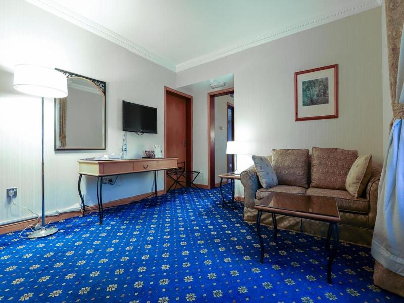 Executive Suite image 4