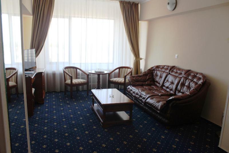 One-Bedroom Suite image 4