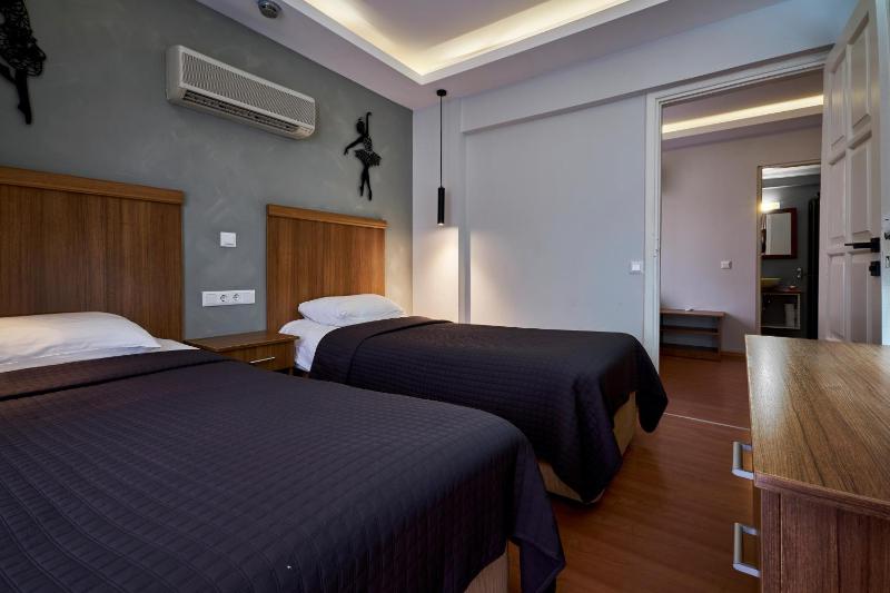 Standard Triple Room image 3