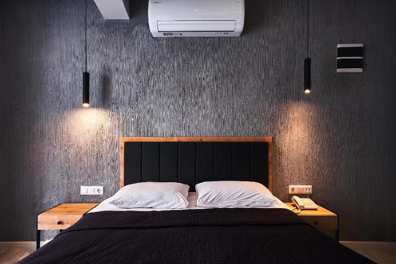 Standard Double or Twin Room with Sea View image 4