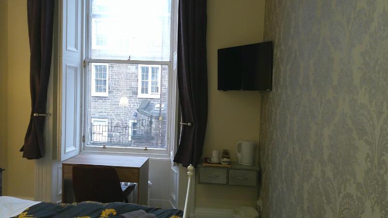Double Room image 3