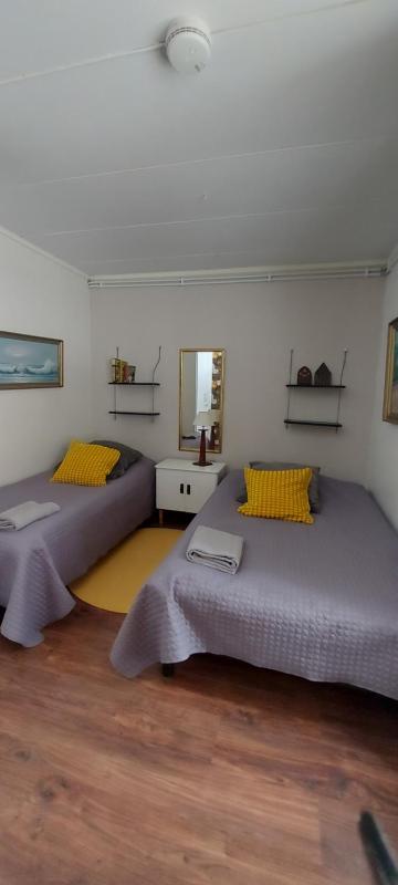 Double or Twin Room with Shared Bathroom image 1