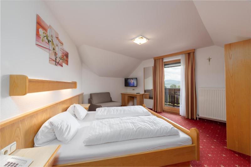 Double Room with Balcony image 3