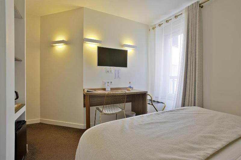 Standard Double Room image 4