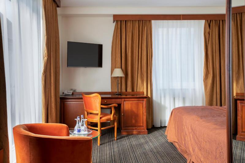 Standard Double or Twin Room image 3