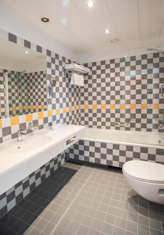 Standard Double or Twin Room image 4
