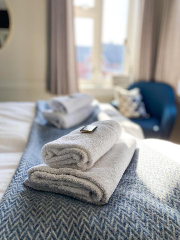 Double or Twin Room with Sea View image 3