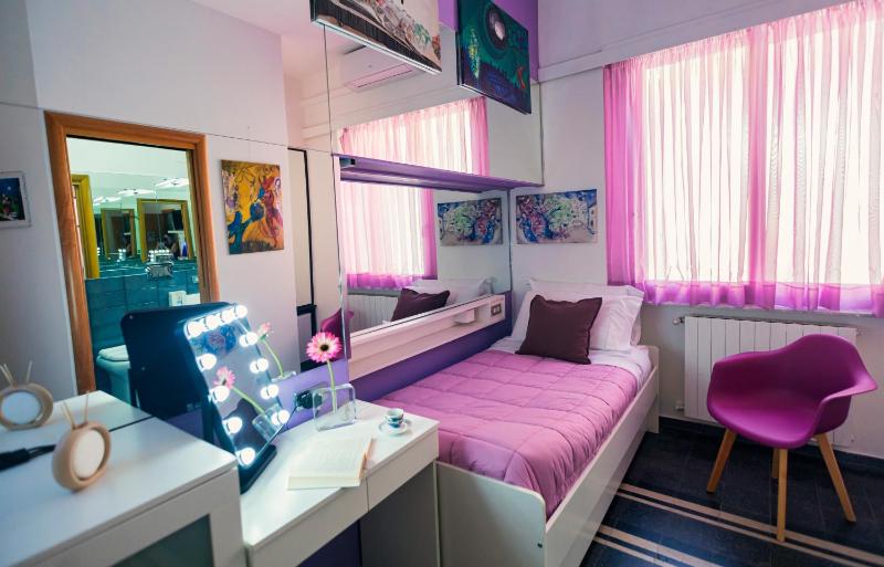 Single Room image 4