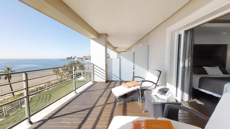 Superior Room with Sea View (2 Adults + 1 child) image 1