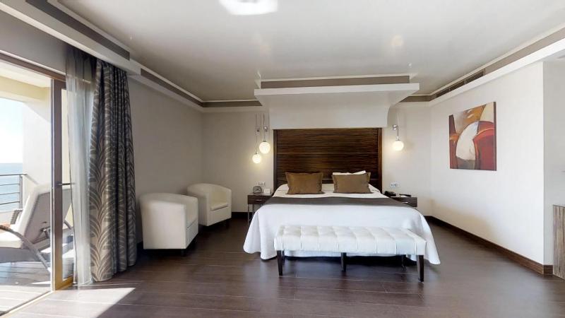 Junior Suite (2 Adults) image 4