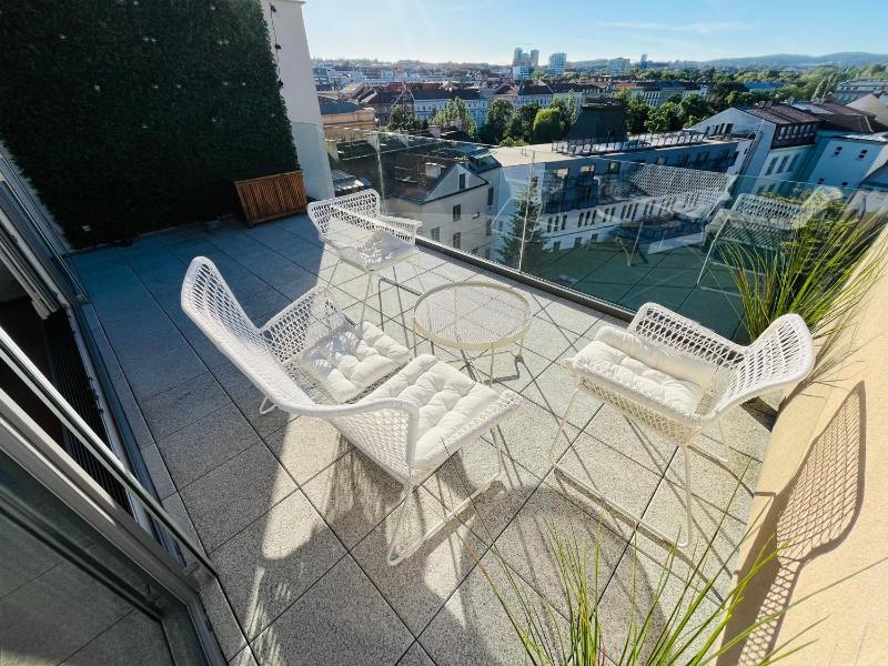 Brno City Center Apartment with parking and a big terrace - image 7
