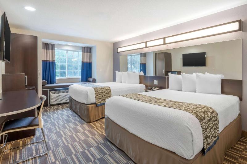 Queen Room with Two Queen Beds - Non-Smoking image 1