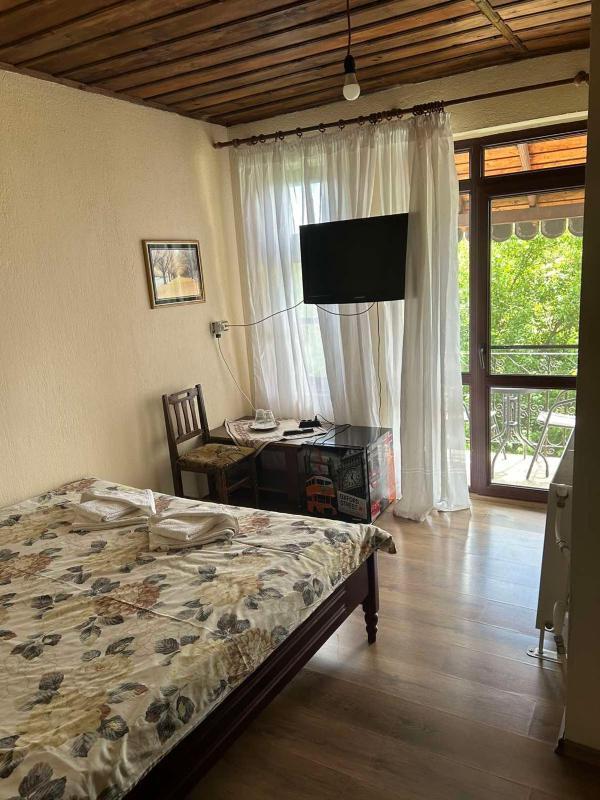 Double Room with Balcony image 4