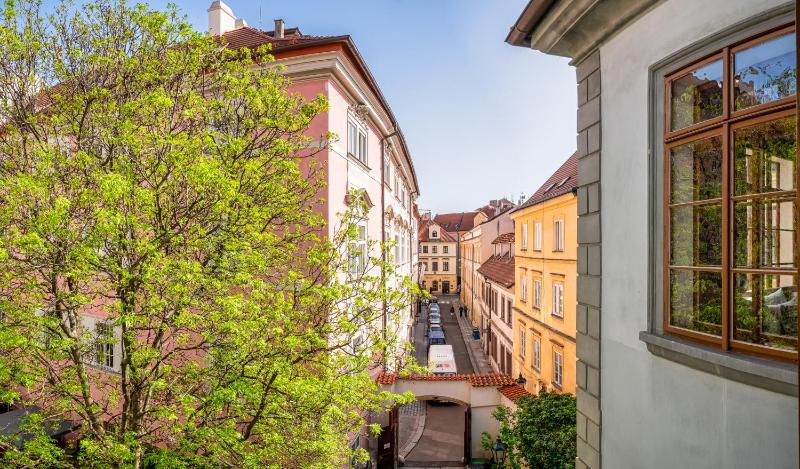 Studio Apartment image 2