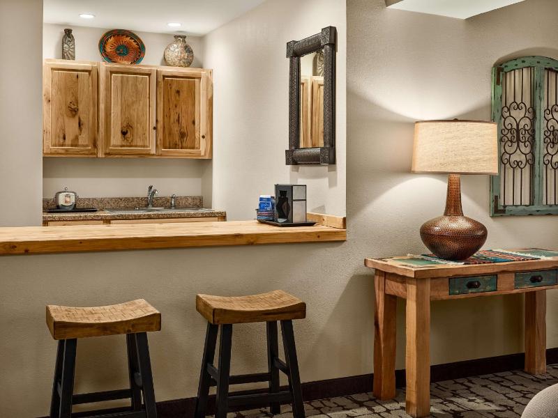 King Room image 3
