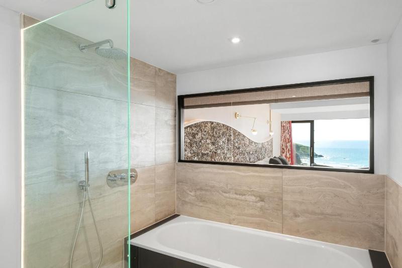 Spacious Sea View Double/Twin image 1