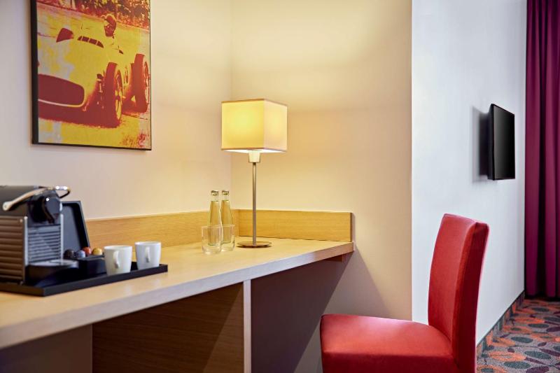 Twin Room with Forest View image 4