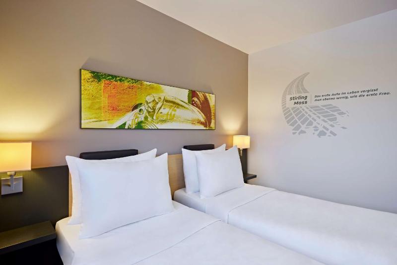 Twin Room image 3