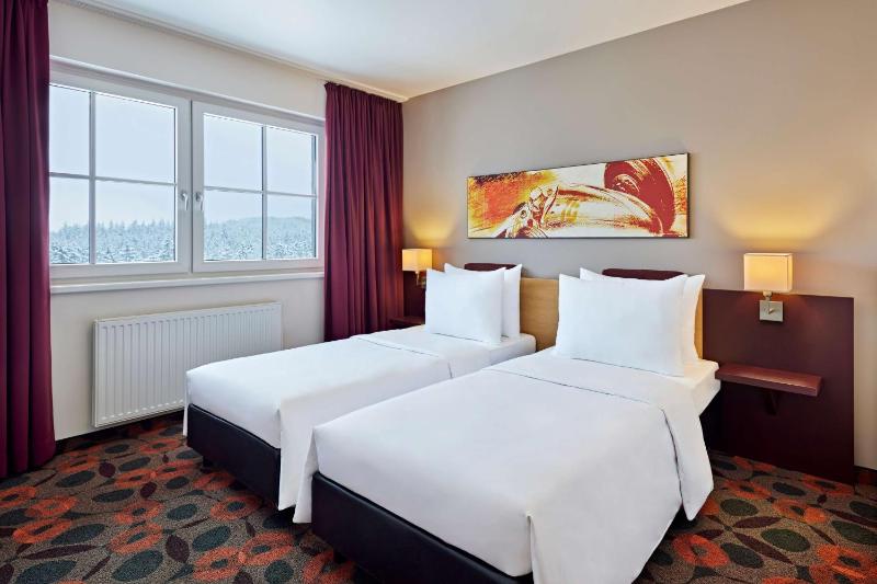 Twin Room with Forest View image 2