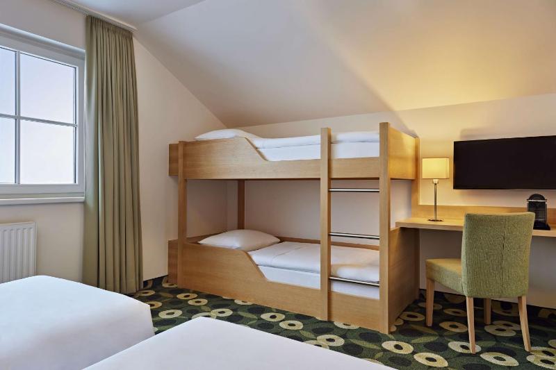 Twin Room with Bunk Beds image 4