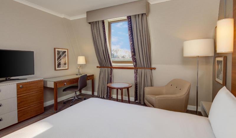 Queen Room image 3