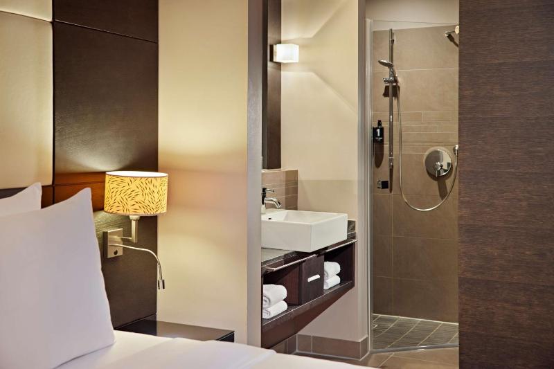 King Room - High Floor image 3
