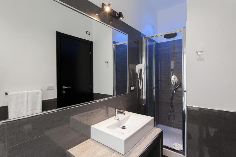 Deluxe Double Room image 2