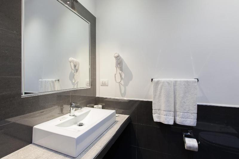 Deluxe Double Room image 3