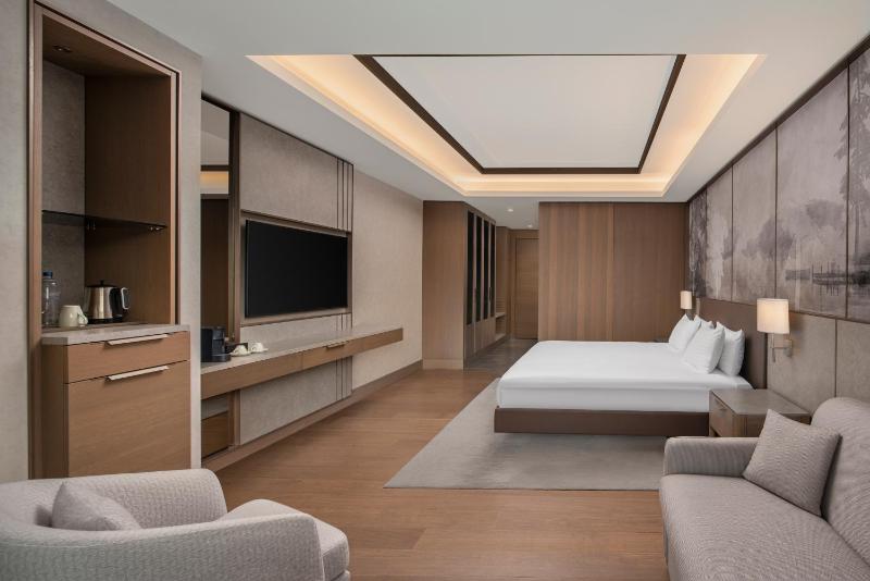 Superior Deluxe Room image 4