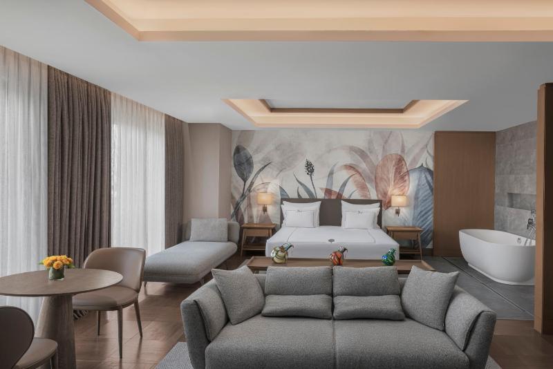 Honeymoon Suite Room image 4