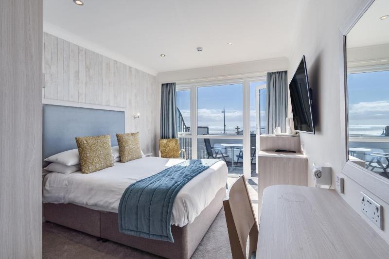 Double Room with Balcony and Sea View image 1