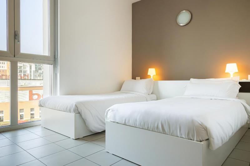Double or Twin Room image 3