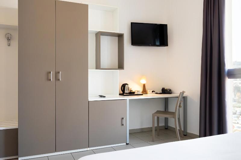 Double or Twin Room image 2