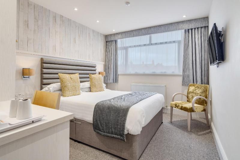 Double Room image 3