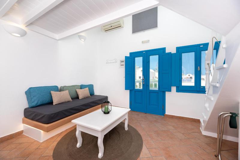 Superior Suite - Split Level with Pool View image 2