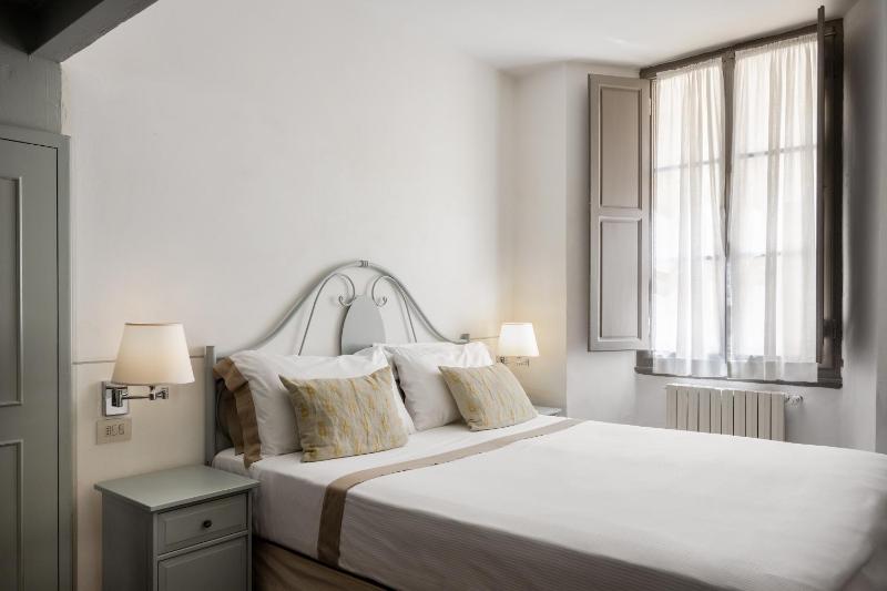 Large 2 Bedroom Apartment,Terrace and Sofa Bed - Duplex image 2