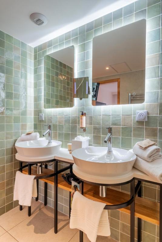 Double Suite with Balcony and One Double Sofa Bed image 2